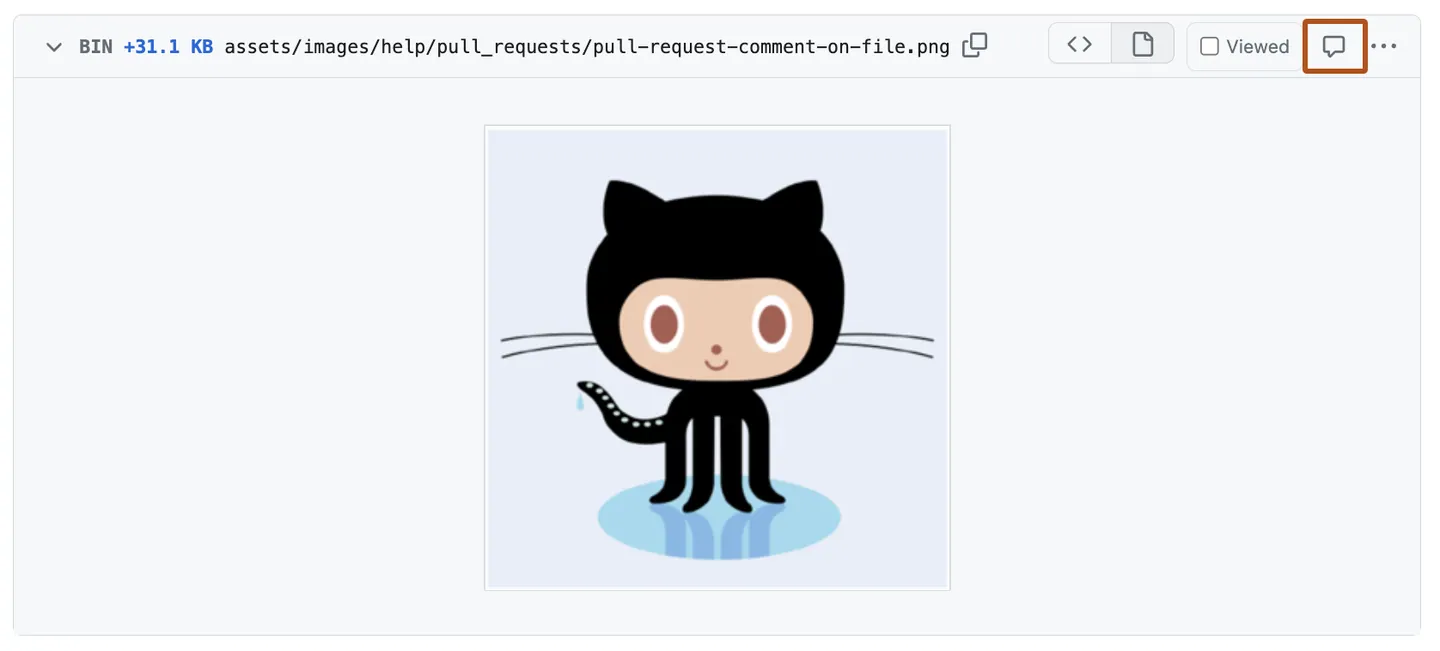 Pull request 的 "Files changed" 頁面當中圖檔的擷圖。 檔案右側,註解圖示有橘色外框。